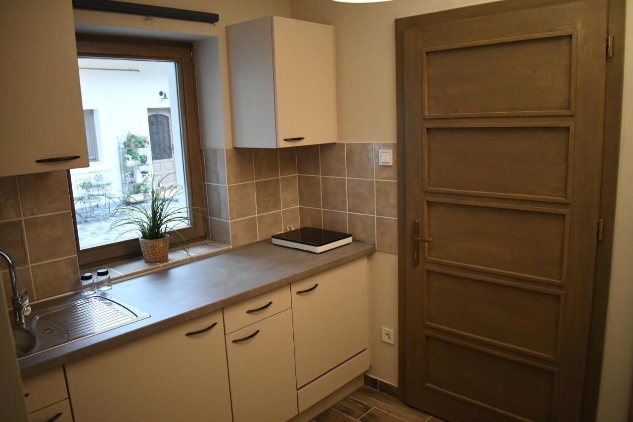 VATUS Apartmanház Vác Exterior foto