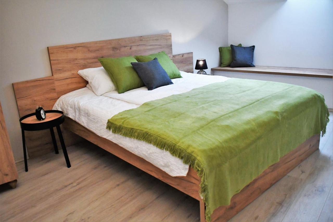 VATUS Apartmanház Vác Exterior foto
