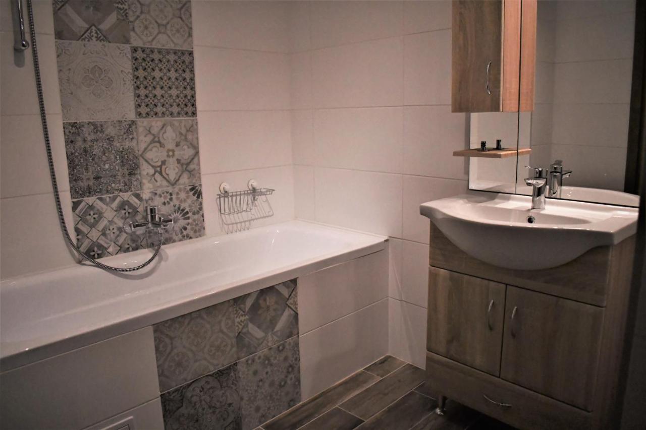 VATUS Apartmanház Vác Exterior foto