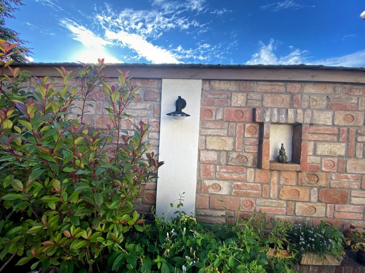 VATUS Apartmanház Vác Exterior foto