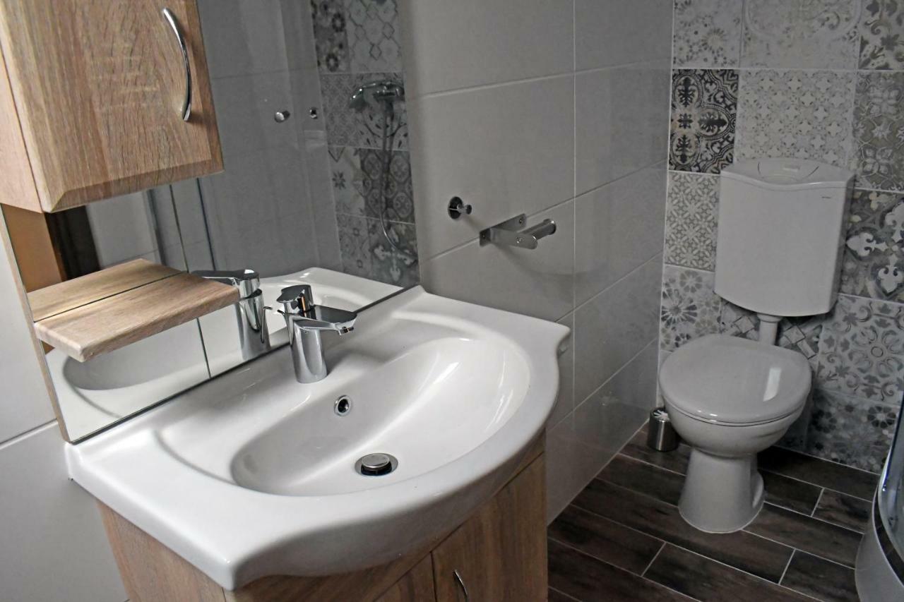 VATUS Apartmanház Vác Exterior foto